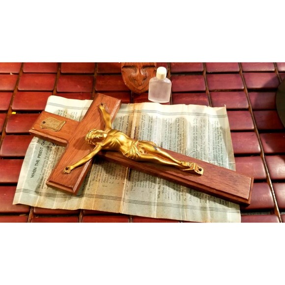 Vintage Last Rights Crucifix W/ Holy Water Vial Stations of the Cross Sick Call - Picture 1 of 5